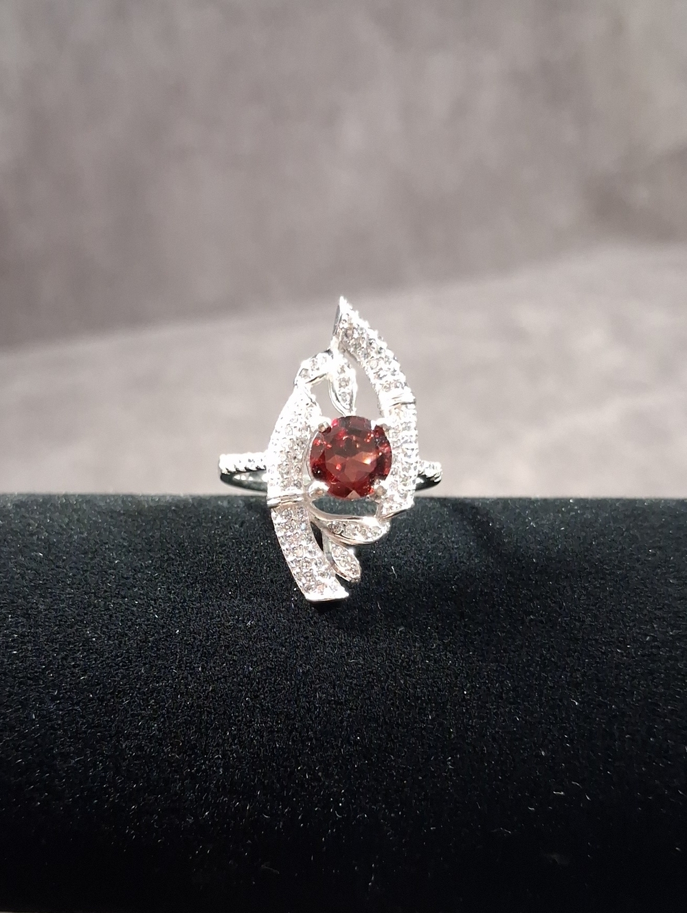 Marked 925 Sterling Silver Rhodolite Garnet with Cubic Zirconia Ring VG+ 8